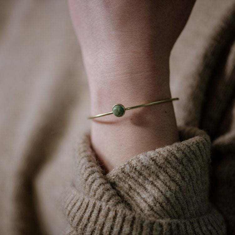 Common Form Hyalite Stacker