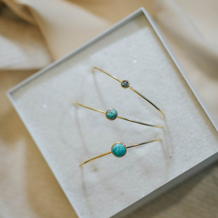 Common Form Hyalite Stacker