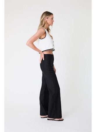 Level99 Sarah Pant