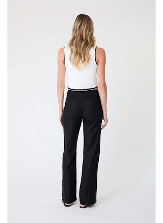 Level99 Sarah Pant