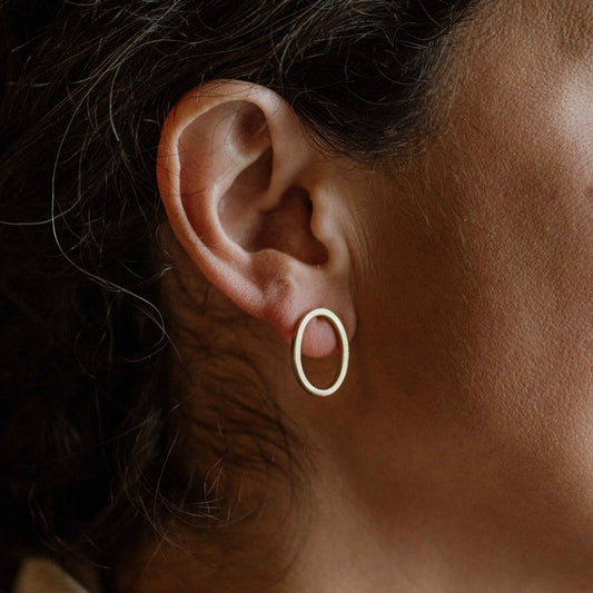 Common Form Ellipse Stud